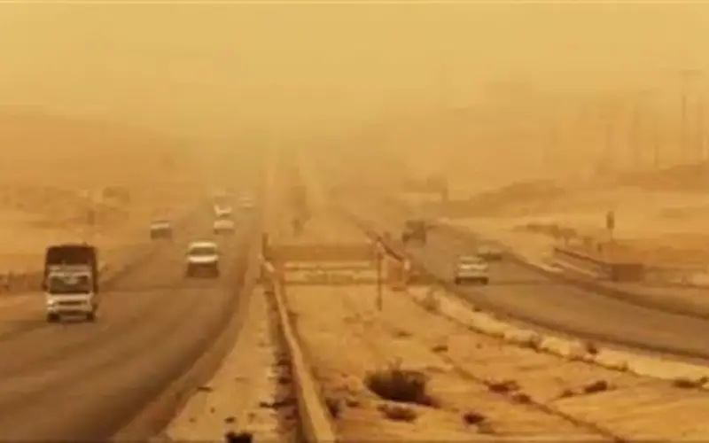 توقف آمن وإشارة تحذير.. «الصحة» تصدر دليل الطوارئ لحوادث الطرق خلال العواصف الترابية